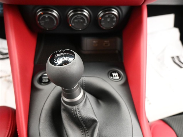 Vehicle image 33 of 41