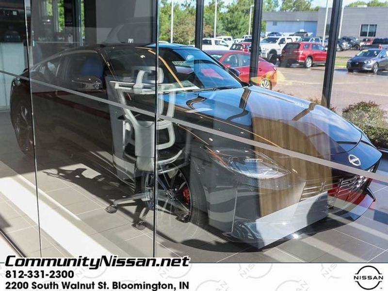 Vehicle image 9 of 27