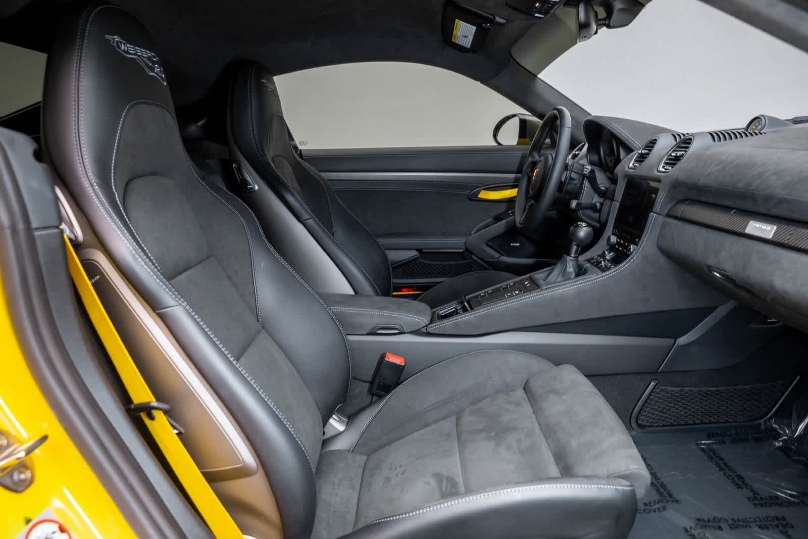 2024 Porsche 718 Cayman GT4 RS Image 16 of 55