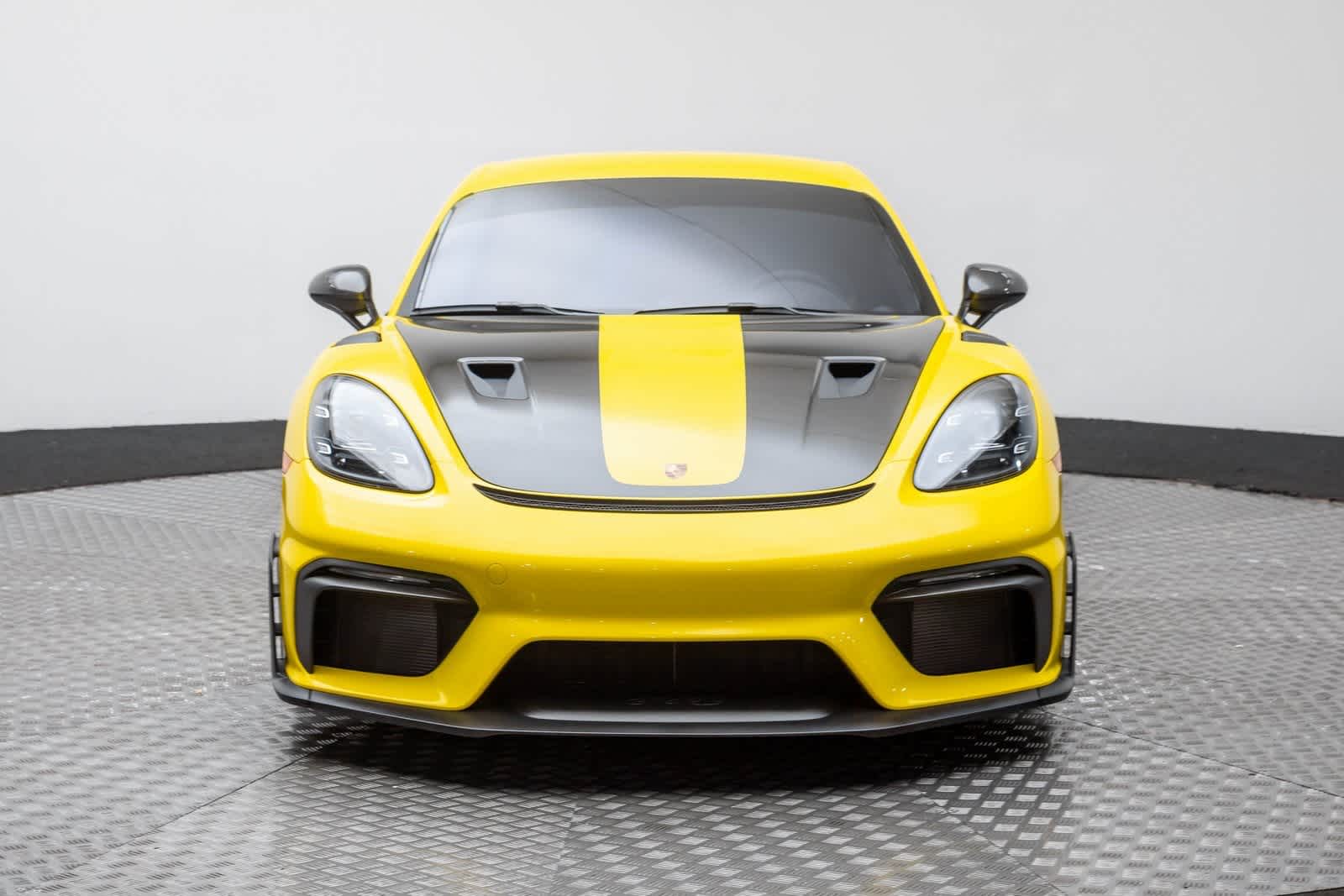 2024 Porsche 718 Cayman GT4 RS Image 2 of 55