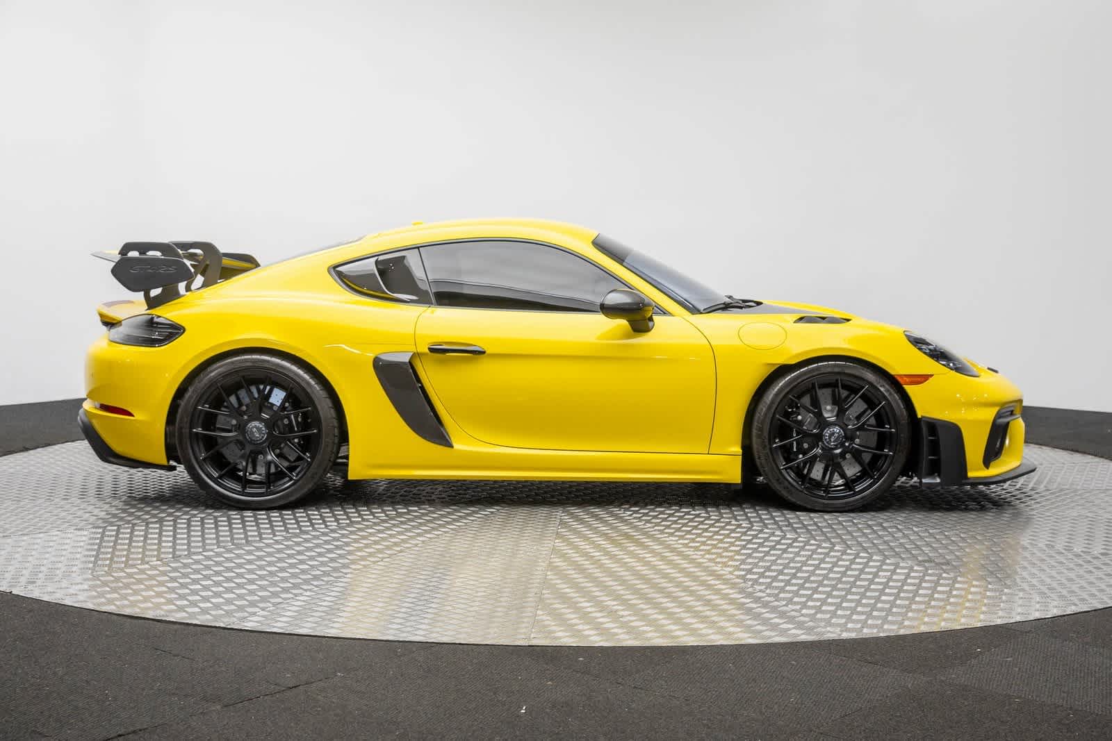 2024 Porsche 718 Cayman GT4 RS Image 4 of 55
