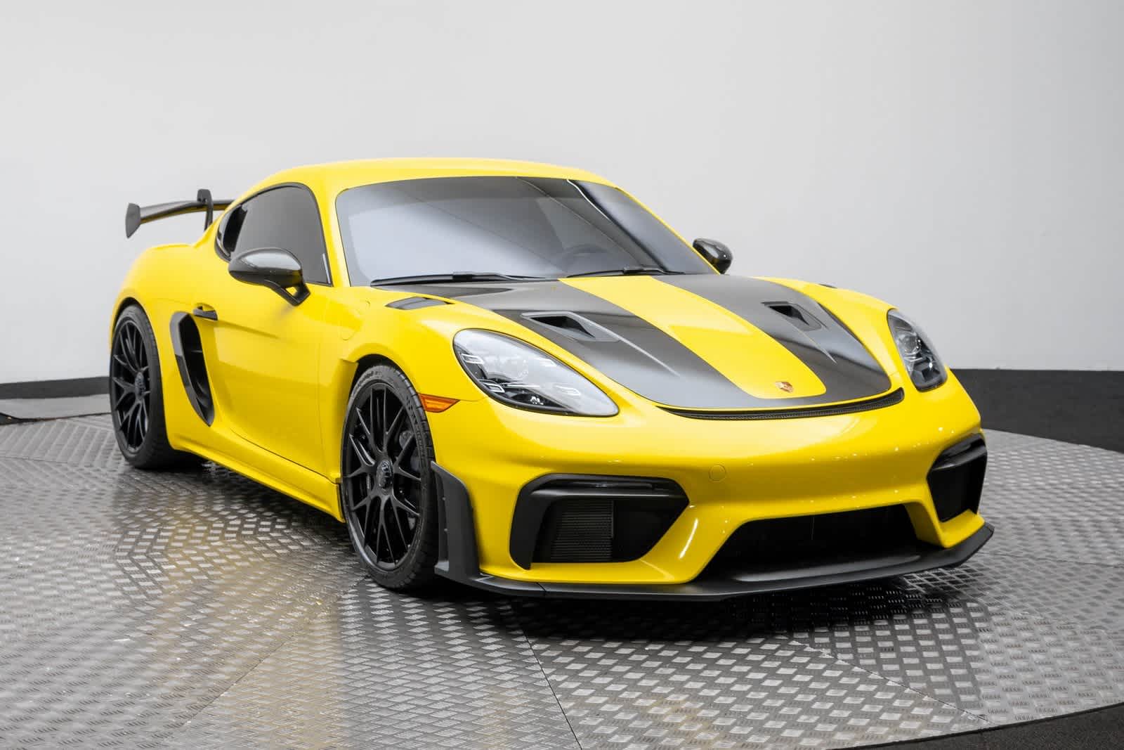 2024 Porsche 718 Cayman GT4 RS Image 3 of 55
