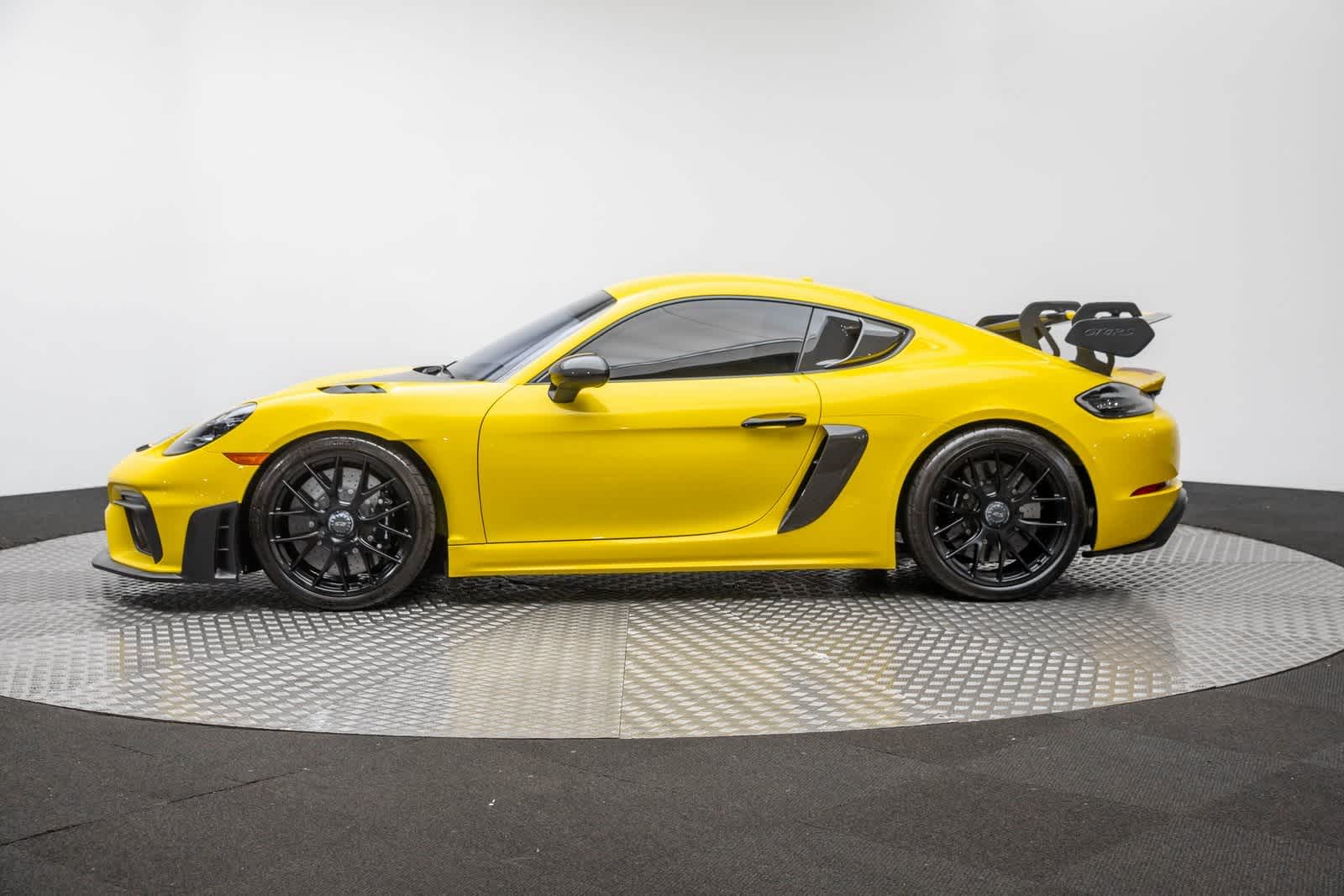 2024 Porsche 718 Cayman GT4 RS Image 8 of 55
