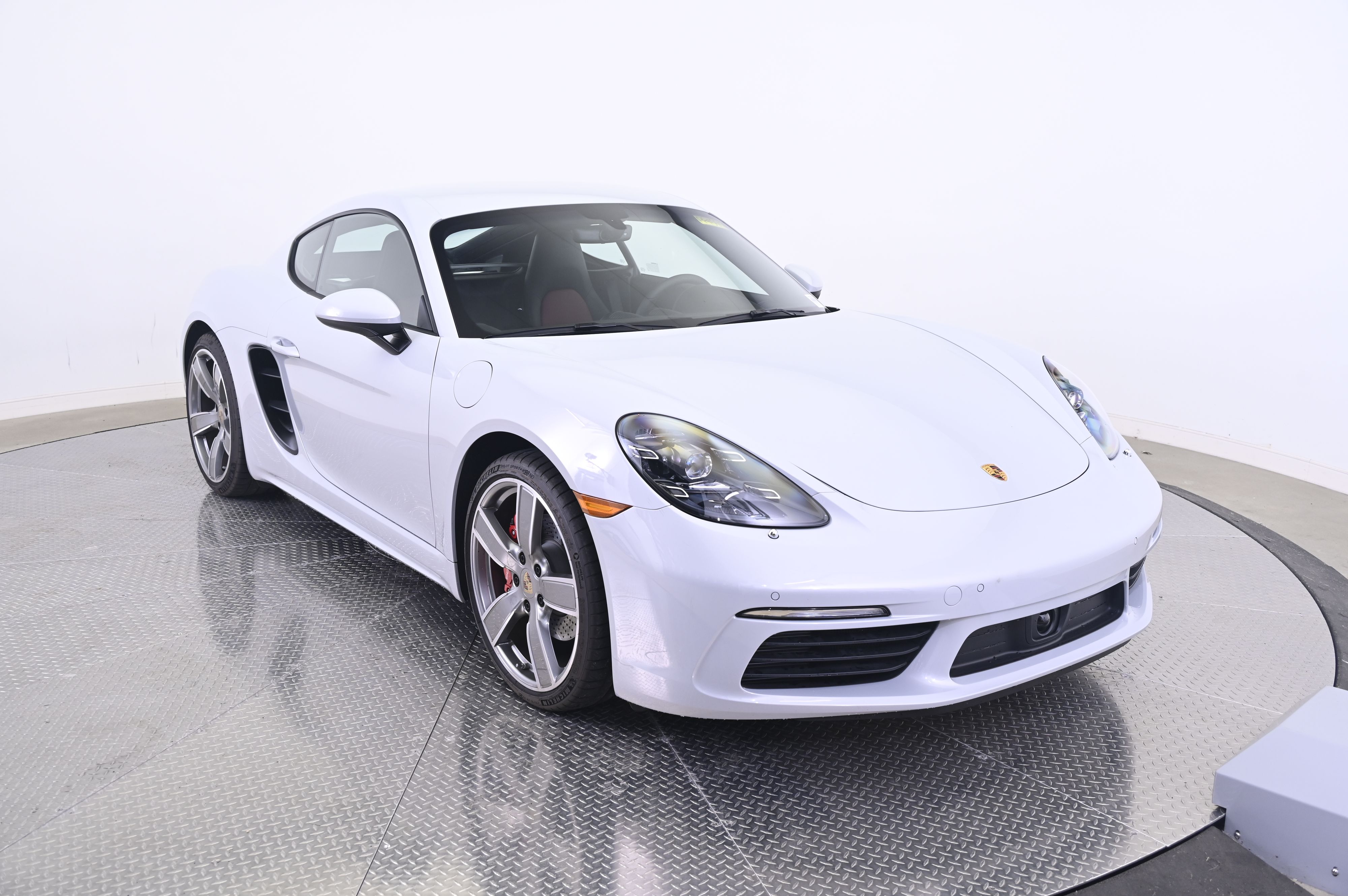2024 Porsche 718 Cayman S Image 3 of 31