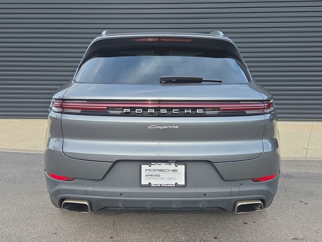 2024 Porsche Cayenne Base Image 2 of 32
