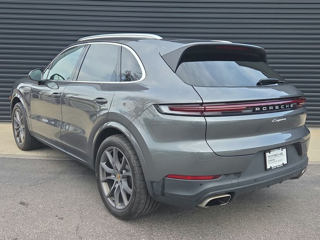 2024 Porsche Cayenne Base Image 3 of 32