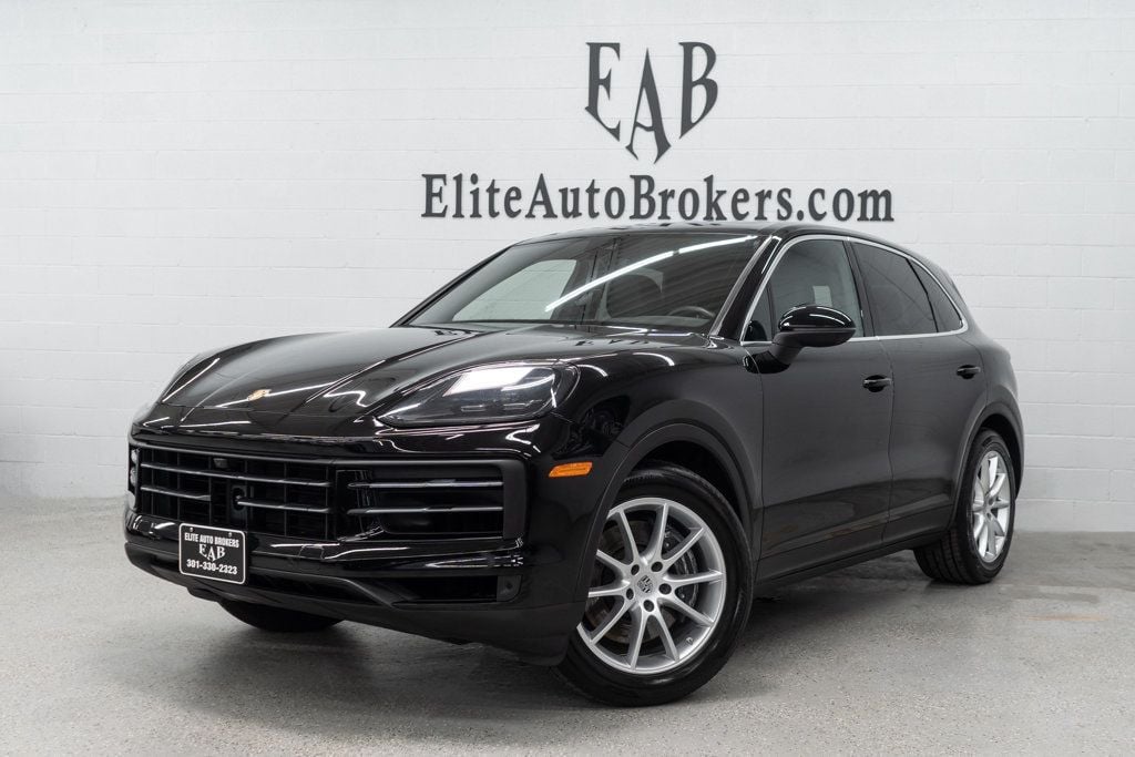 2024 Porsche Cayenne Base Image 2 of 57
