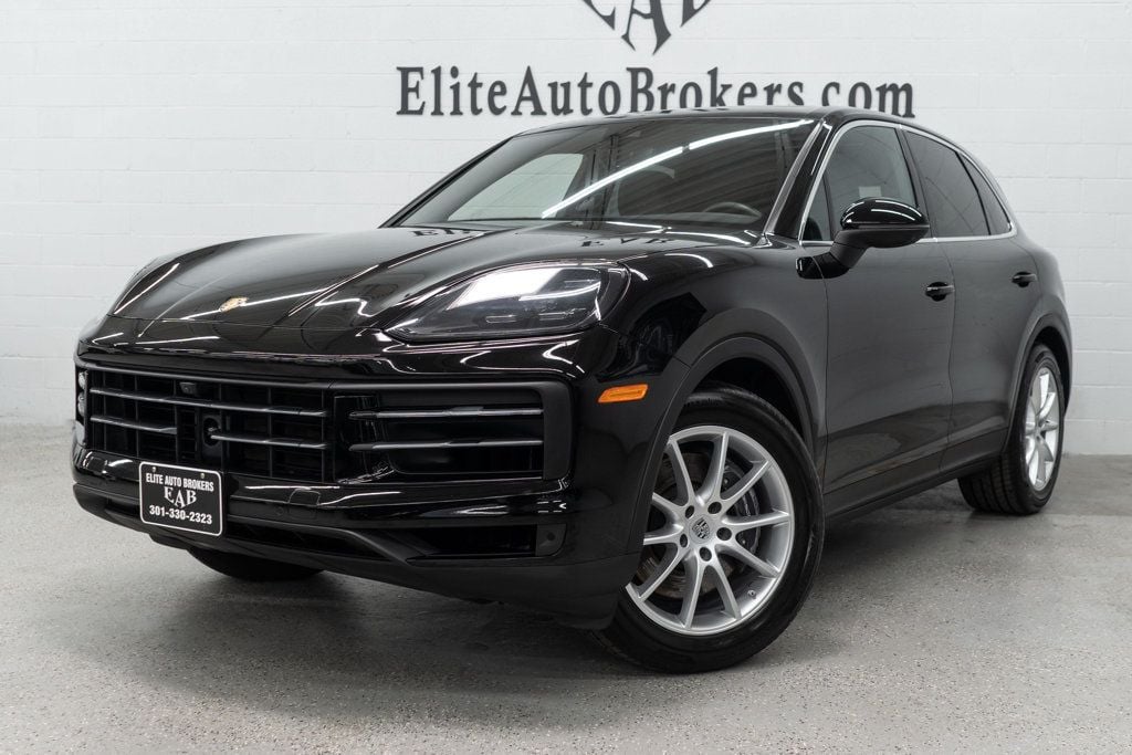 2024 Porsche Cayenne Base Image 3 of 57