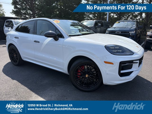 2024 Porsche Cayenne S Image 2 of 37