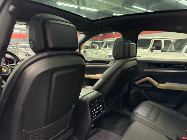 Vehicle image 20 of 23