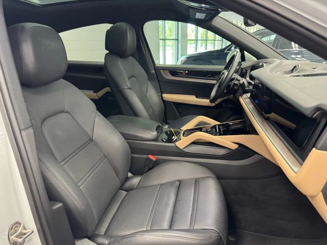 Vehicle image 10 of 23