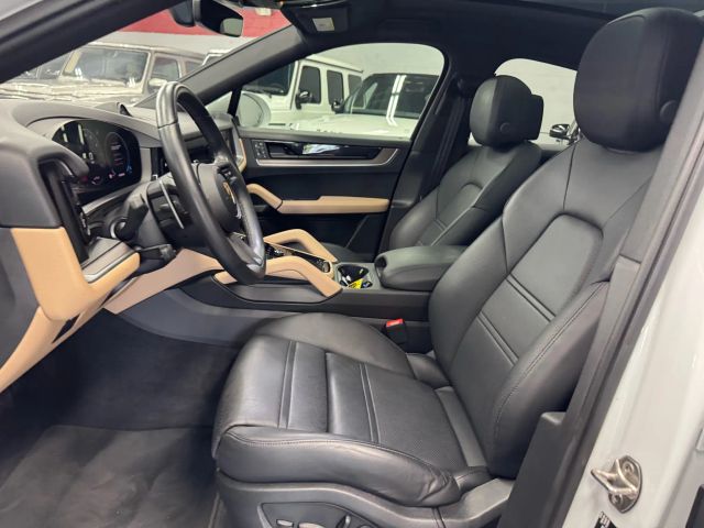 Vehicle image 11 of 23