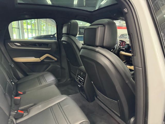 Vehicle image 9 of 23