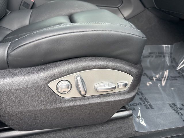 2024 Porsche Macan Base Image 21 of 30