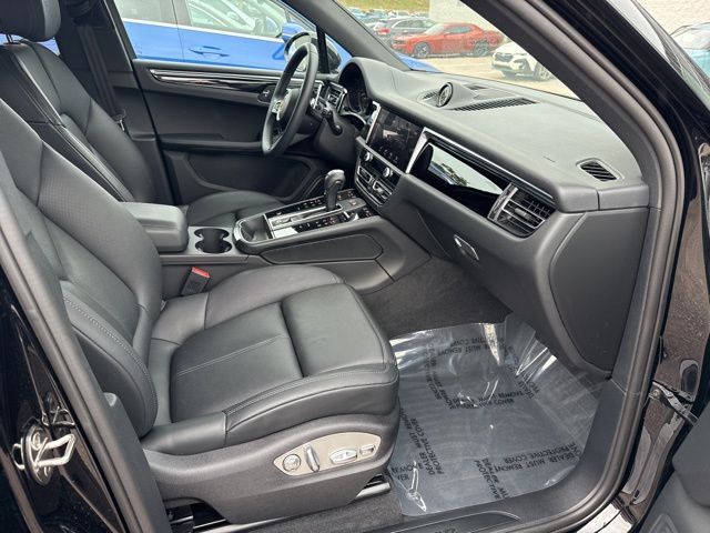 2024 Porsche Macan Base Image 9 of 30