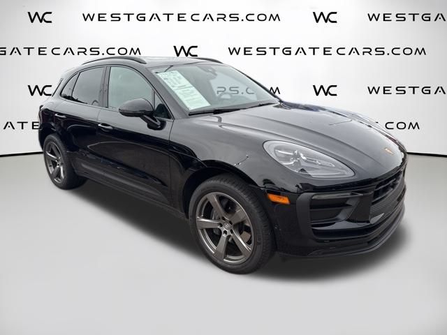 2024 Porsche Macan Base Image 3 of 30