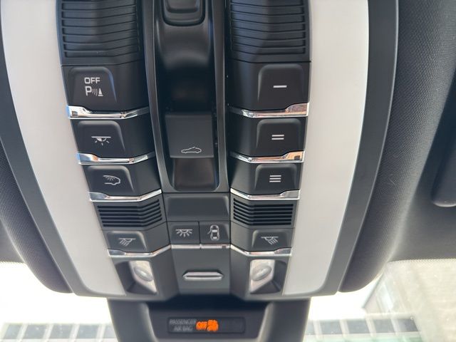 2024 Porsche Macan Base Image 26 of 30