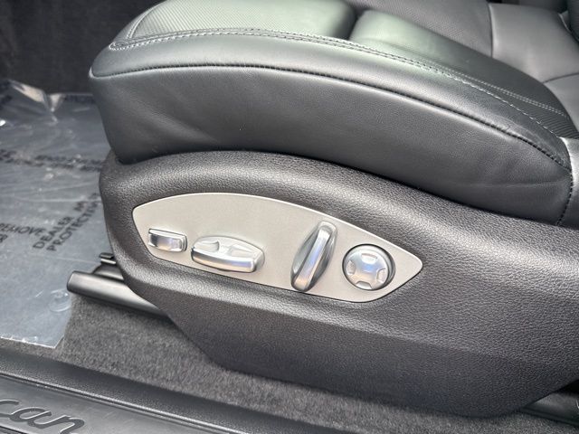 2024 Porsche Macan Base Image 20 of 30