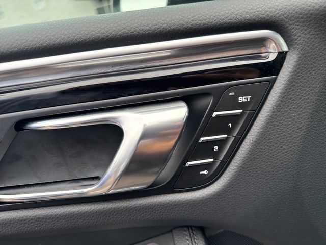 2024 Porsche Macan Base Image 18 of 30