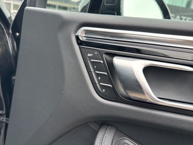 2024 Porsche Macan Base Image 25 of 30