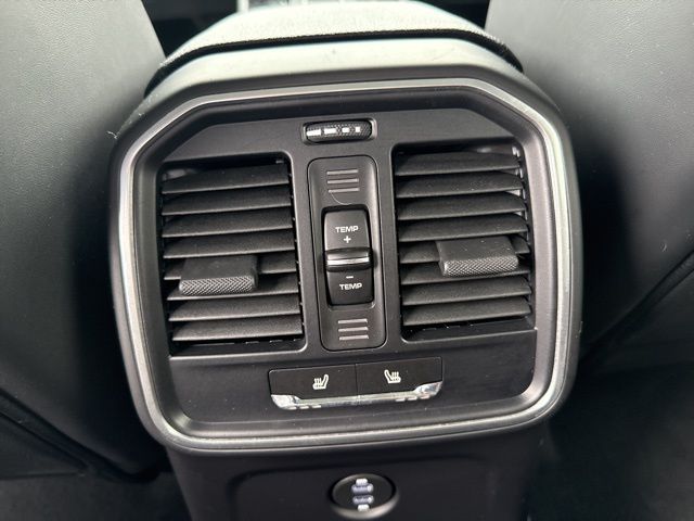 2024 Porsche Macan Base Image 19 of 30