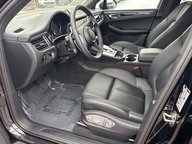2024 Porsche Macan Base Image 22 of 30