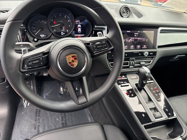 2024 Porsche Macan Base Image 10 of 30