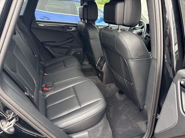 2024 Porsche Macan Base Image 7 of 30