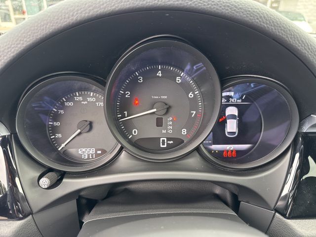 2024 Porsche Macan Base Image 12 of 30