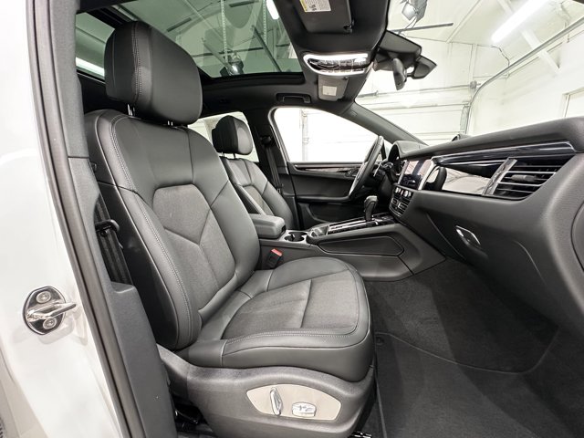 2024 Porsche Macan Base Image 20 of 57