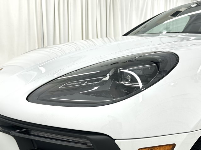 2024 Porsche Macan Base Image 39 of 57