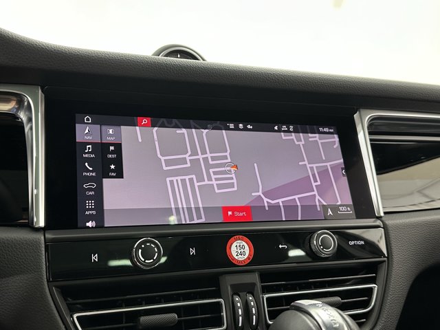 2024 Porsche Macan Base Image 33 of 57