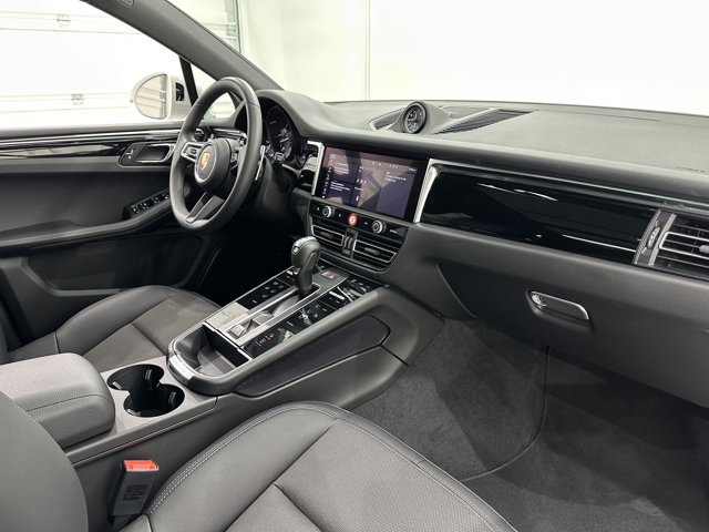 2024 Porsche Macan Base Image 22 of 57