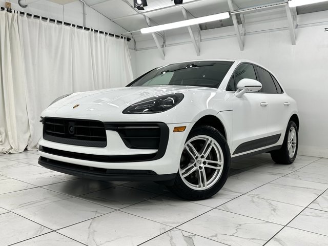 2024 Porsche Macan Base Image 2 of 57