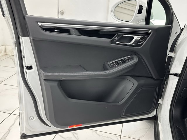 2024 Porsche Macan Base Image 38 of 57
