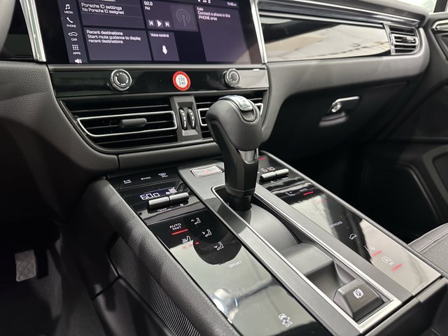 2024 Porsche Macan Base Image 37 of 57