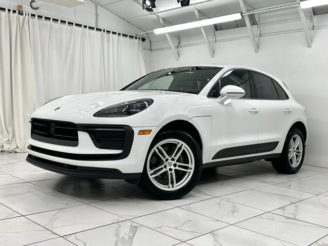 2024 Porsche Macan Base Image 3 of 57