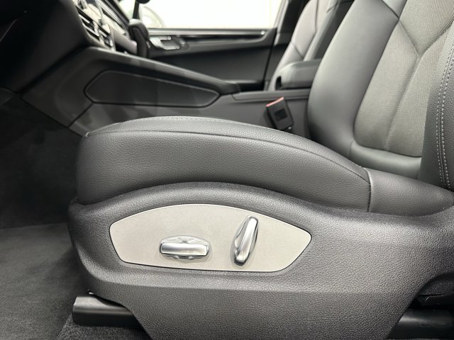 2024 Porsche Macan Base Image 50 of 57