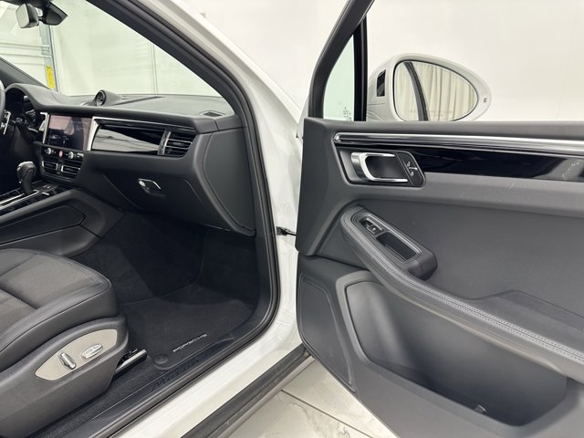 2024 Porsche Macan Base Image 26 of 57