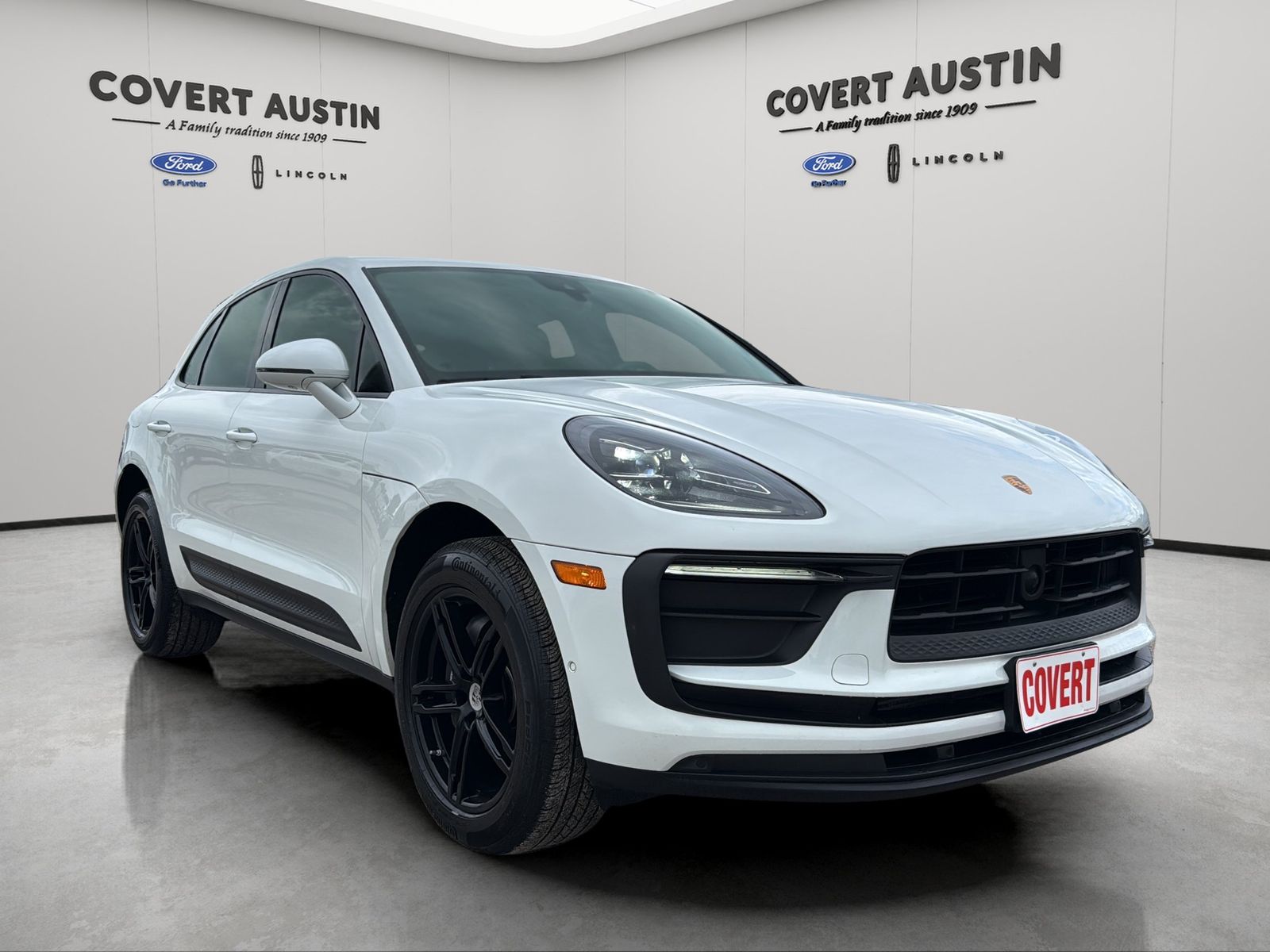 2024 Porsche Macan Base Image 2 of 29