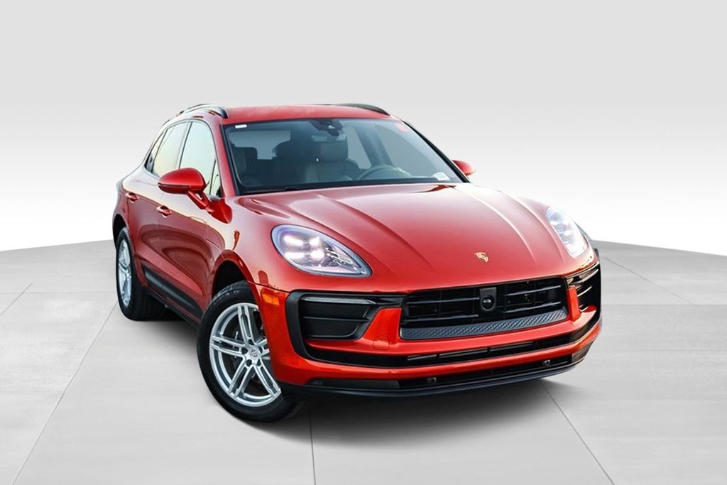 2024 Porsche Macan Base Image 3 of 31