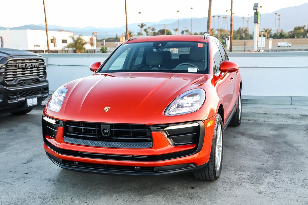 2024 Porsche Macan Base Image 1 of 31