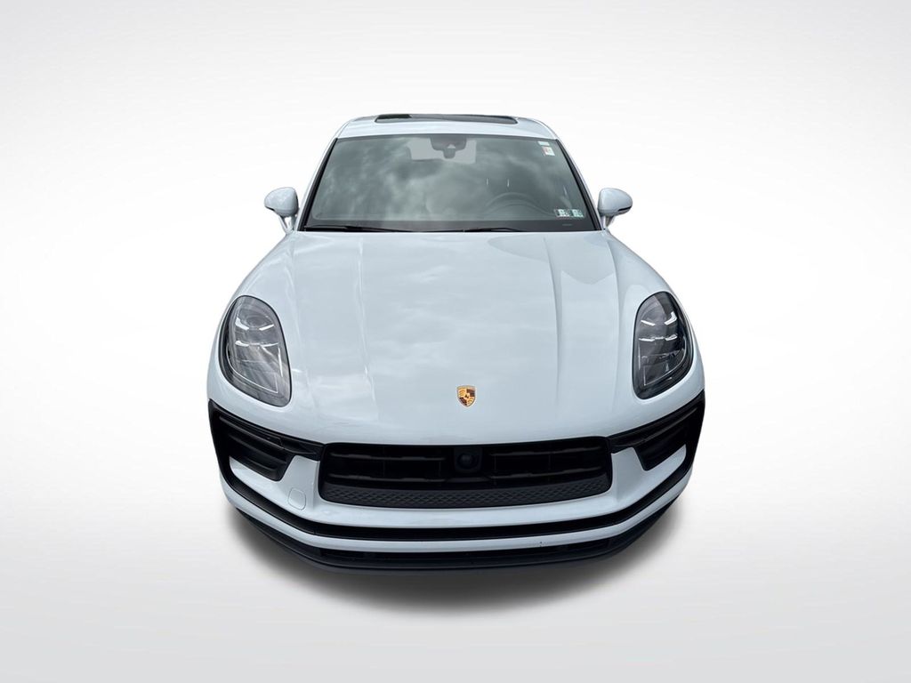 2024 Porsche Macan T Image 2 of 29