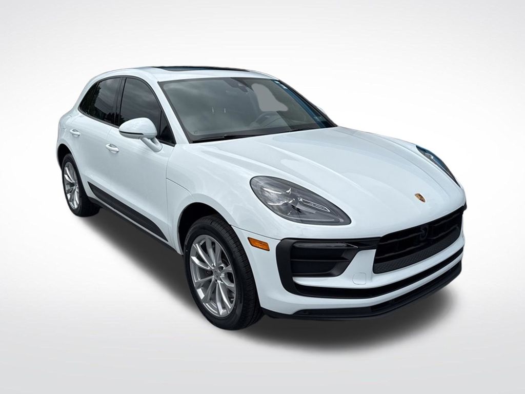 2024 Porsche Macan T Image 3 of 29