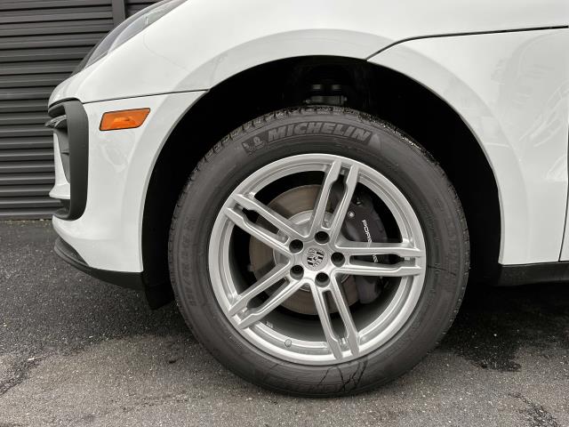 2024 Porsche Macan T Image 6 of 7