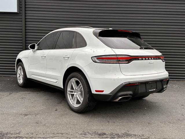 2024 Porsche Macan T Image 4 of 7