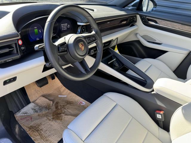 2024 Porsche Macan Electric 4 Image 10 of 25
