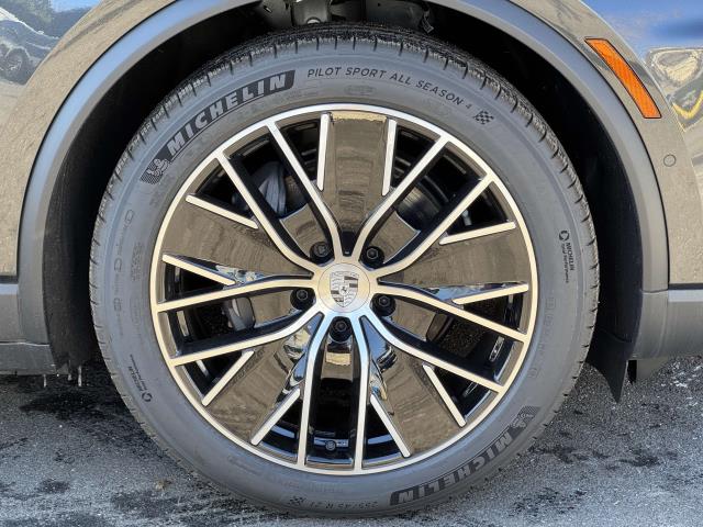 2024 Porsche Macan Electric 4 Image 14 of 25