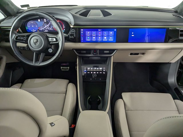 Vehicle image 15 of 25