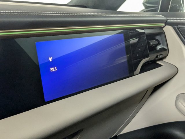 Vehicle image 18 of 25
